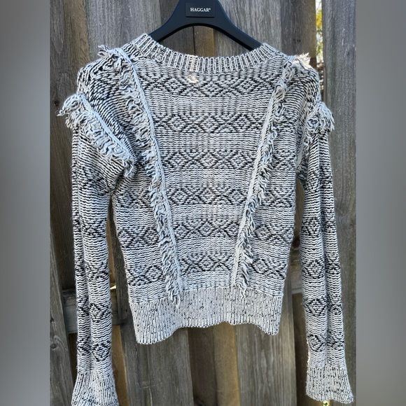 Gap- black and white fringe sweater - Picture 2 of 4